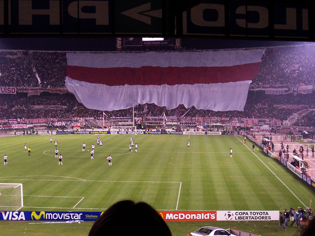 Tribunas del Estadio Monumental durante un partido de Copa Libertadores